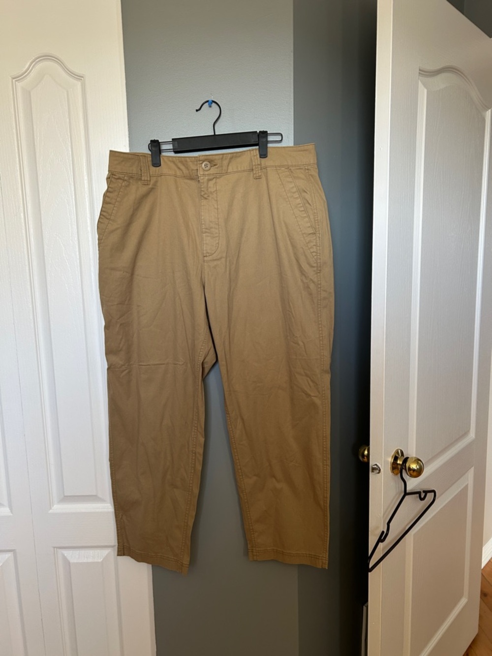 Old Navy Men's Khaki Straight-Leg Chinos - Tan